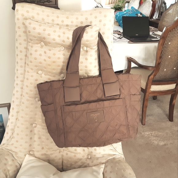 Marc Jacobs Handbags - 🤩24HR SALE...Like New Marc Jacobs Large Nylon